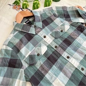 Patagonia | Women's Long Sleeved Organic Cotton Midweight Fjord Flannel Shirt S